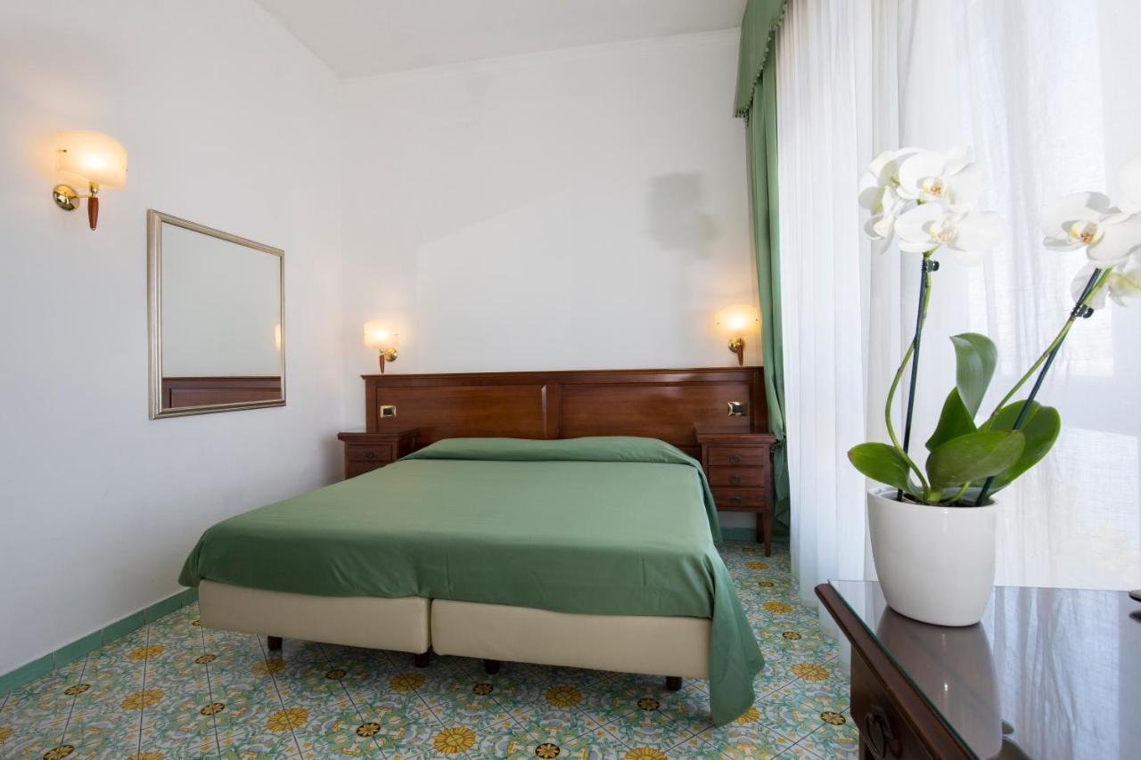 La Panoramica Hotel Castellammare di Stabia Ngoại thất bức ảnh